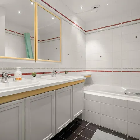 Charming With Stunning Views! Apartment