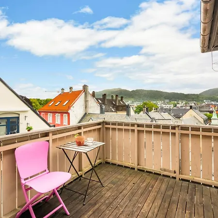 Charming With Stunning Views! Apartment