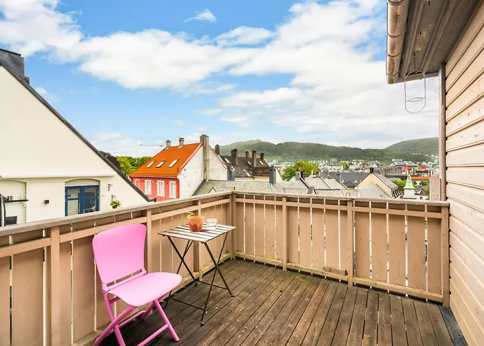 Charming With Stunning Views! Apartment