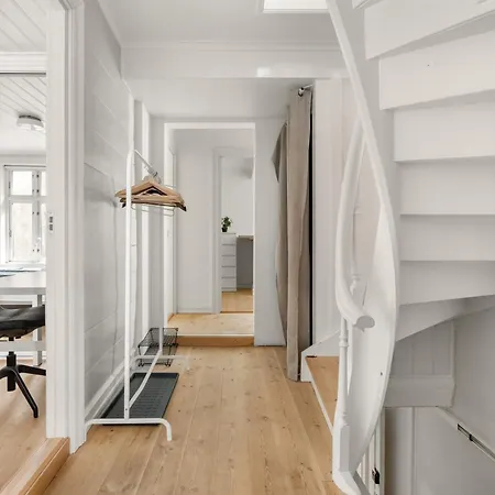 Lejlighed Charming With Stunning Views! *