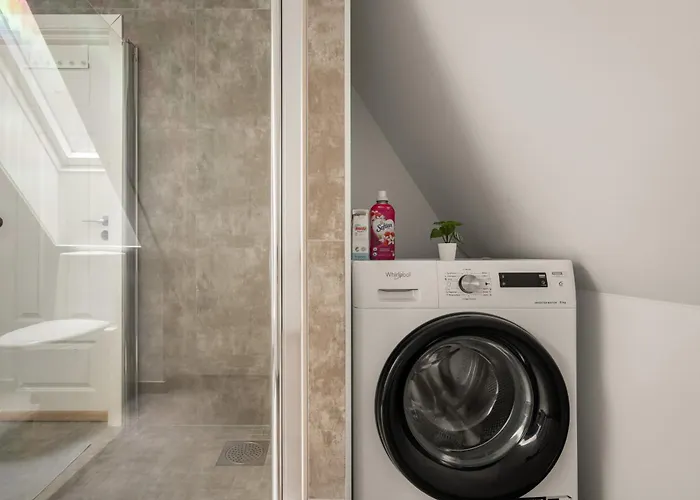 아파트 Charming With Stunning Views!