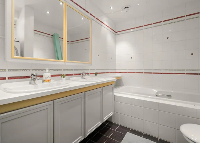 Charming With Stunning Views! Apartment