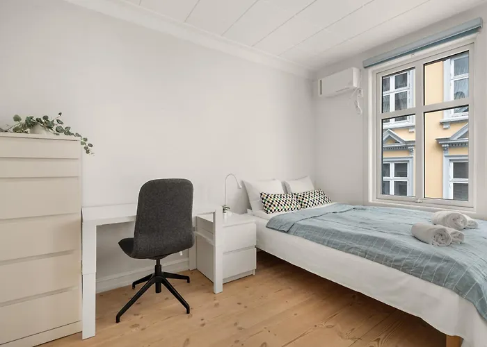 Charming With Stunning Views! Bergen