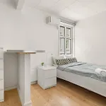 Апартаменты Charming With Stunning Views!