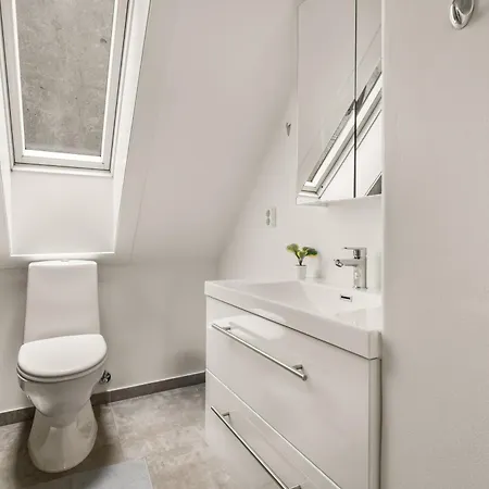Charming With Stunning Views! * برغن